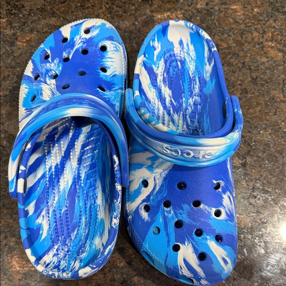 CROCS Kids Blue and White Patterned Sandals